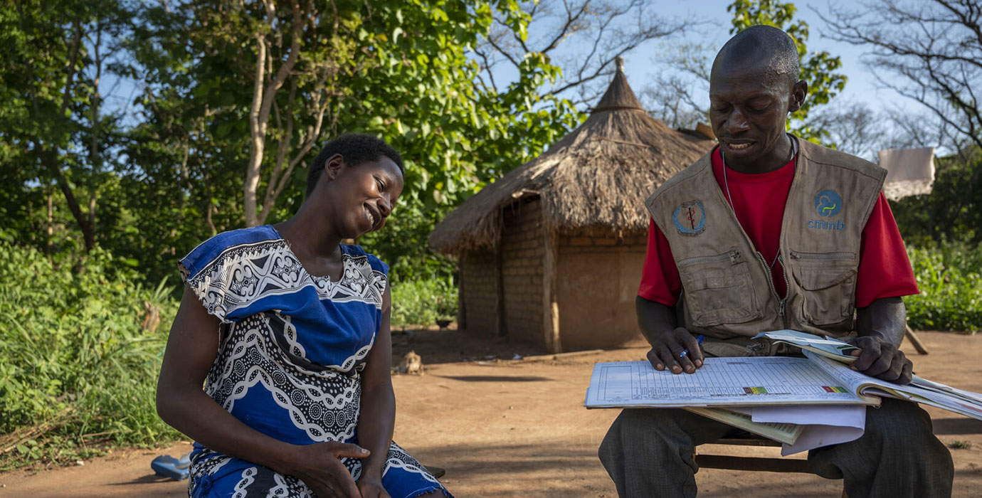 A boma health worker meets with a pregnant woman.